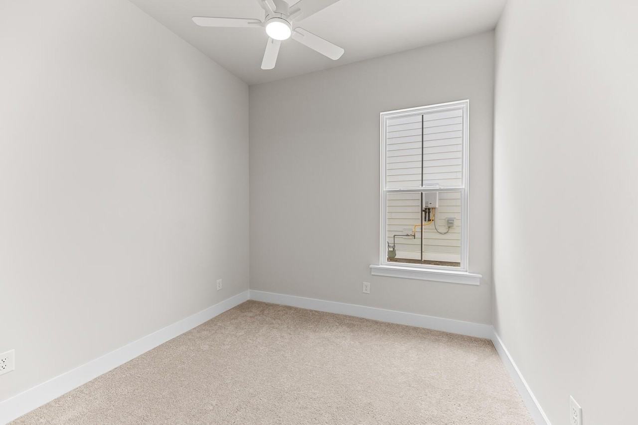 105 Bloomsbury St - Photo 7 of 39