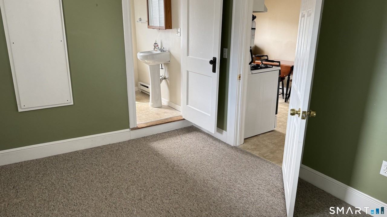 78 Rockwell Ave - Photo 3 of 10