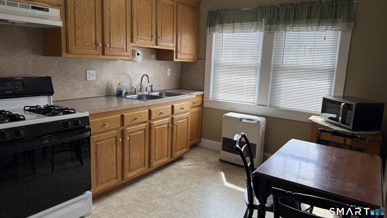 78 Rockwell Ave - Photo 5 of 10