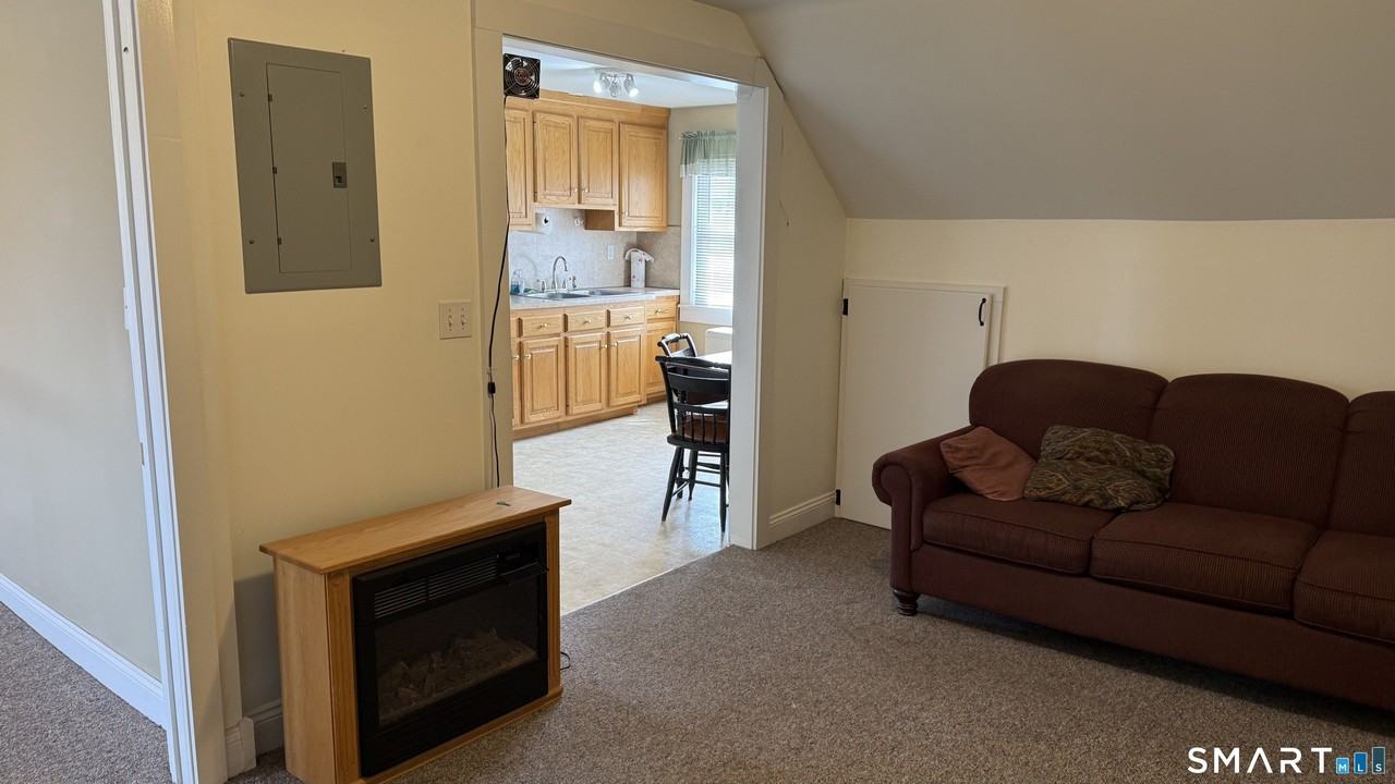 78 Rockwell Ave - Photo 7 of 10