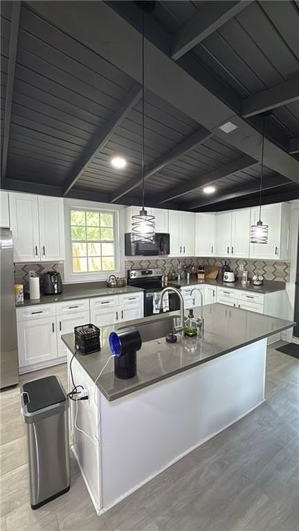 980 Hilltop Ct - Photo 5 of 31