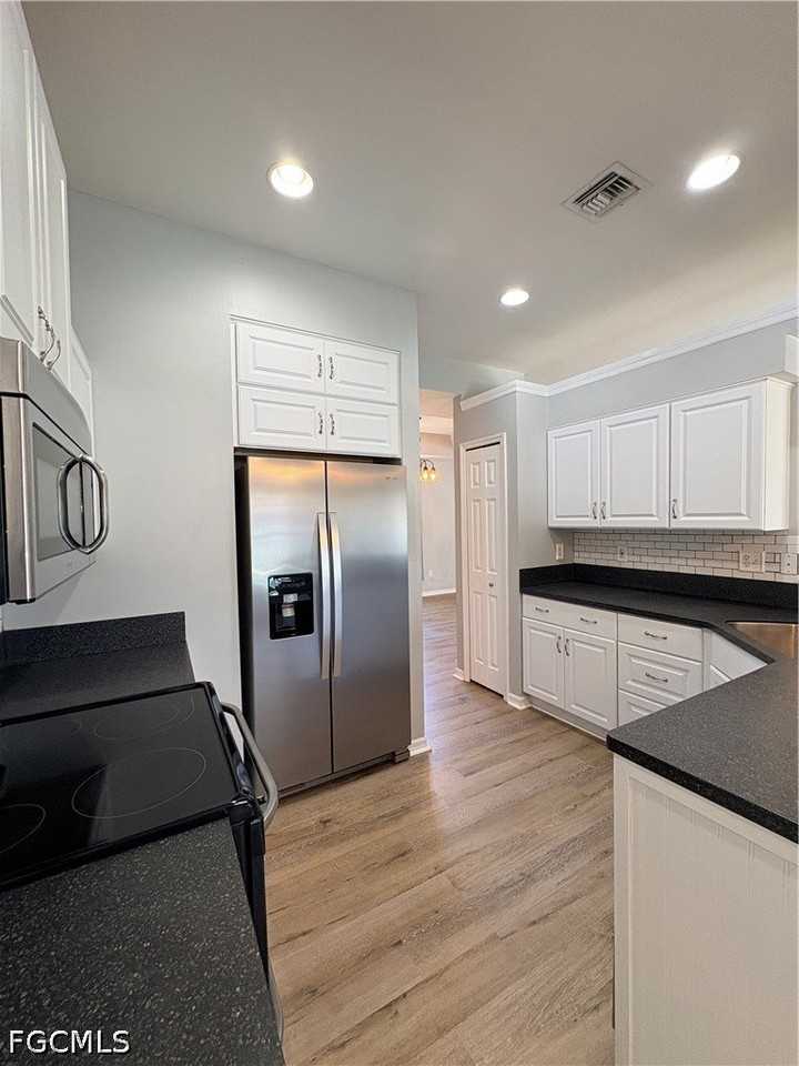 3710 Sw 13th Ave - Photo 3 of 16