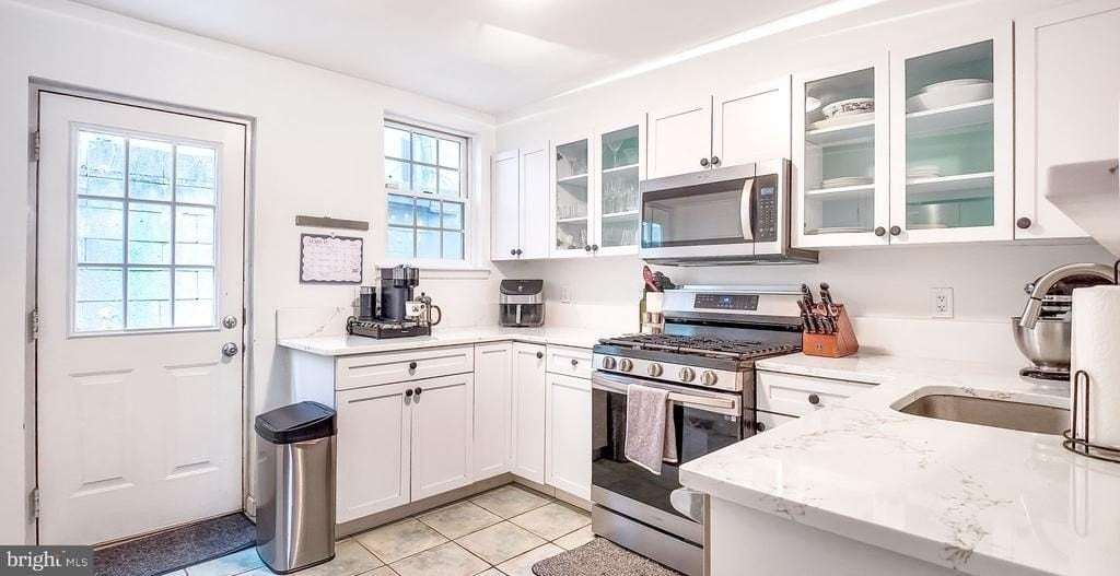 434 Catharine St - Photo 7 of 37