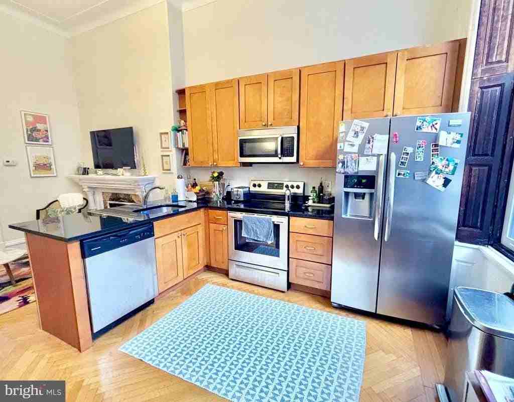 2126 Spruce St #1F - Photo 3 of 17