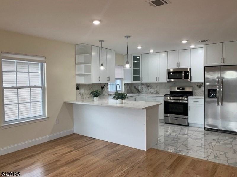 257 Dukes St - Photo 3 of 16