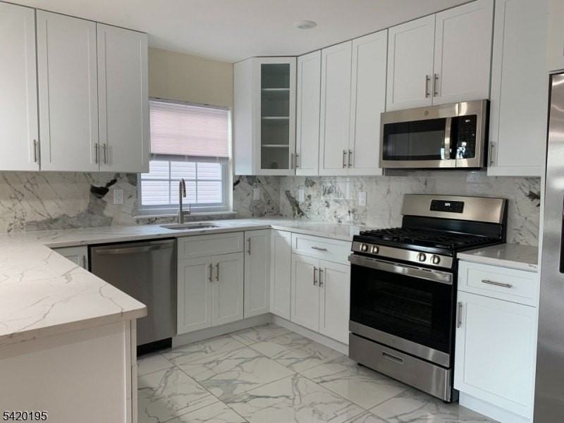 257 Dukes St - Photo 4 of 16