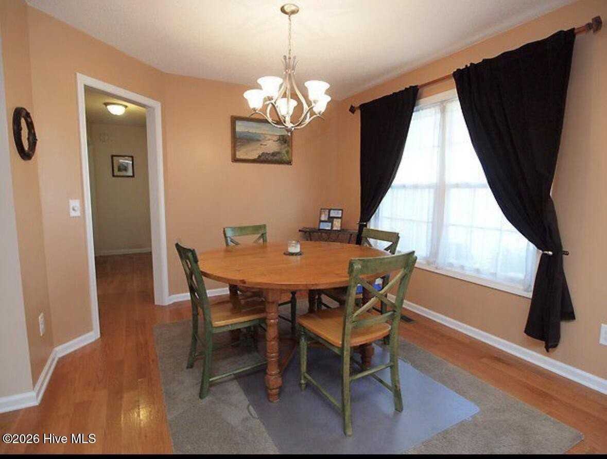 245 Woodgreen Dr - Photo 2 of 8