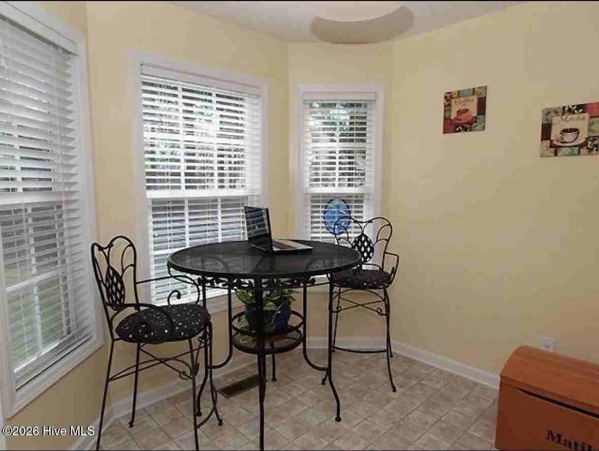 245 Woodgreen Dr - Photo 4 of 8