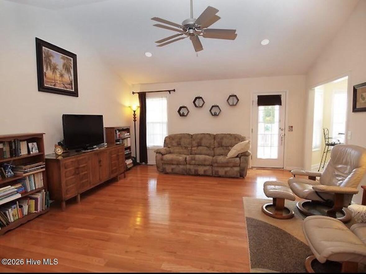 245 Woodgreen Dr - Photo 7 of 8