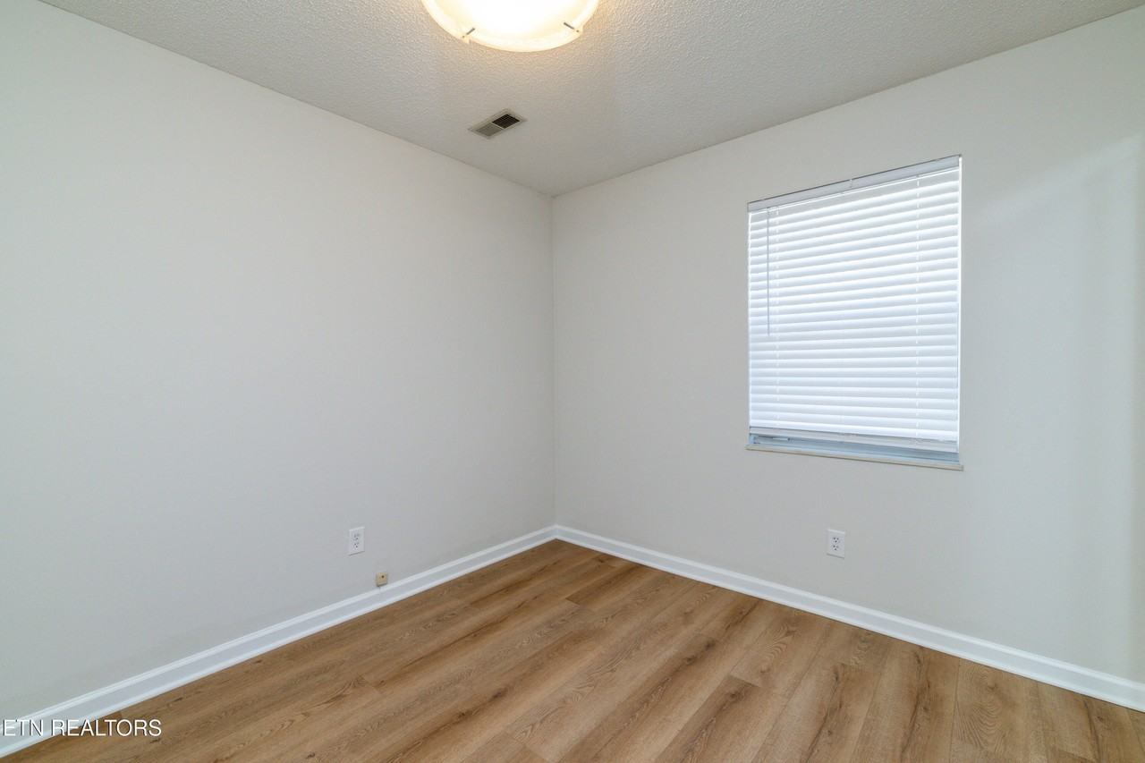 1035 Nod St - Photo 4 of 22