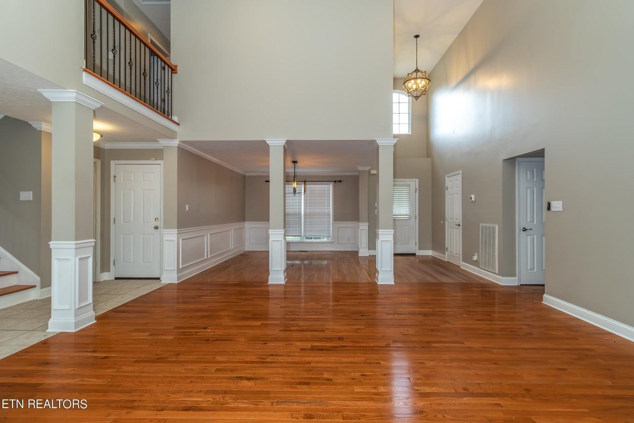 1100 Winterberry Ln - Photo 6 of 48