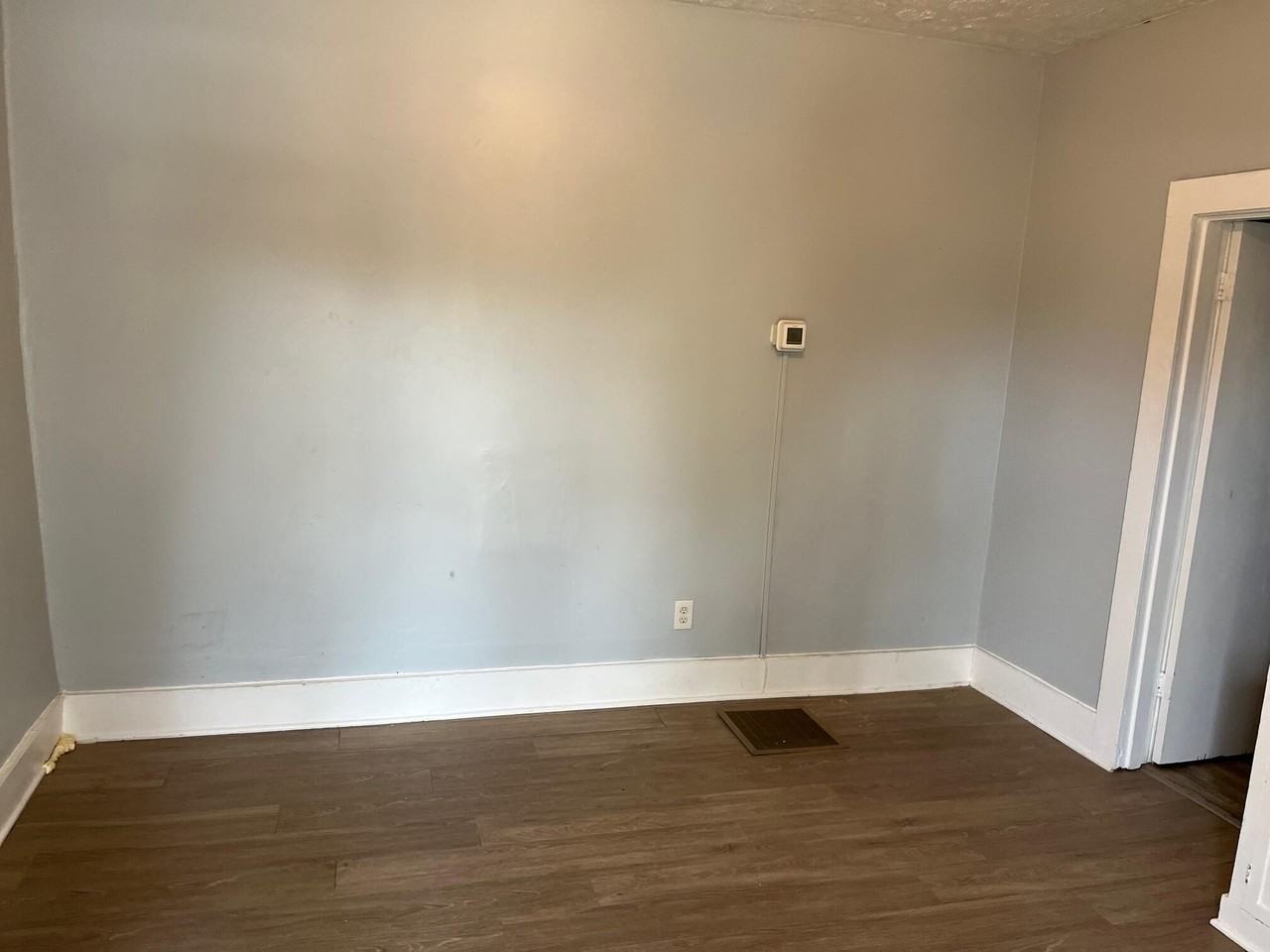 904 Tates Creek Rd - Photo 2 of 14