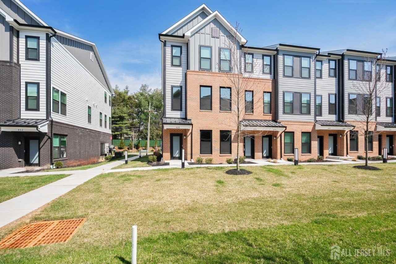 628 Sadie Cir - Photo 2 of 26