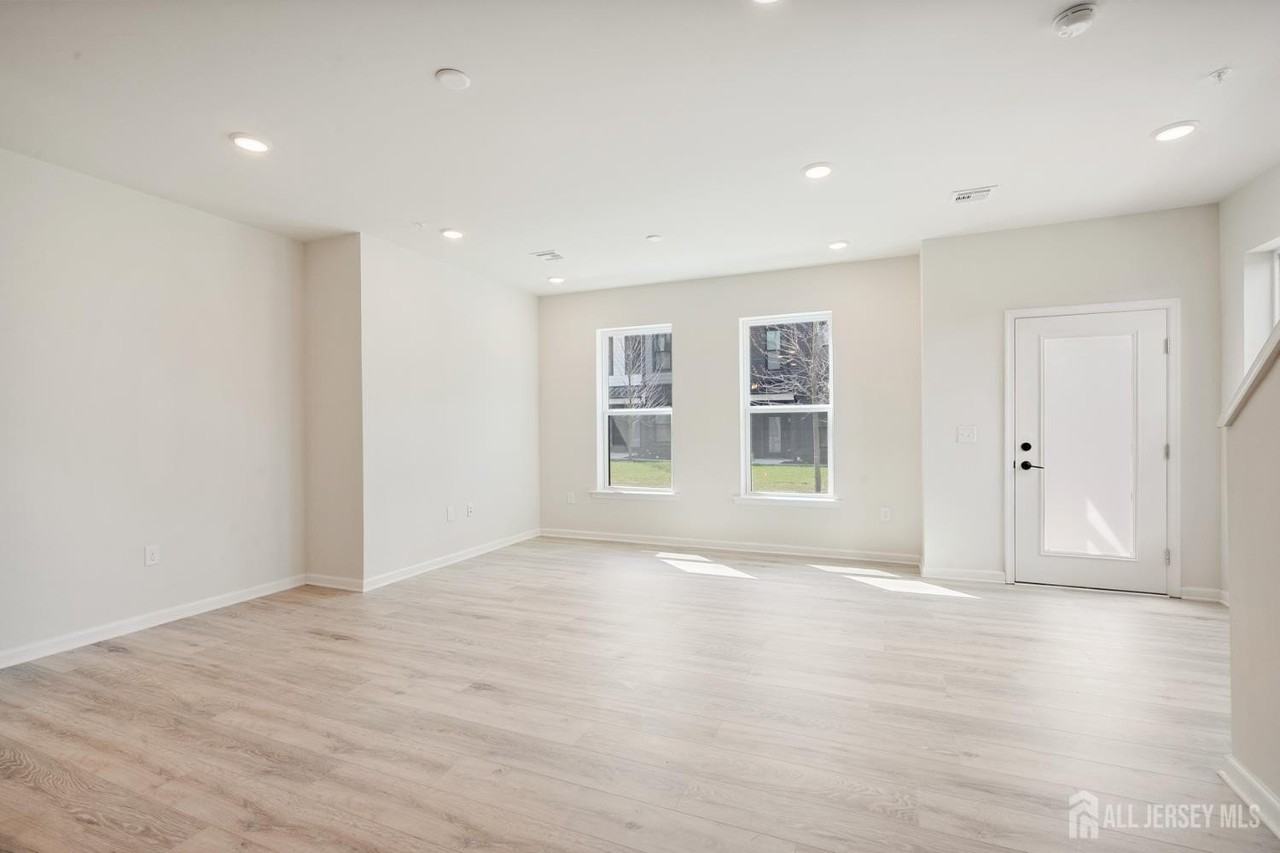 628 Sadie Cir - Photo 4 of 26