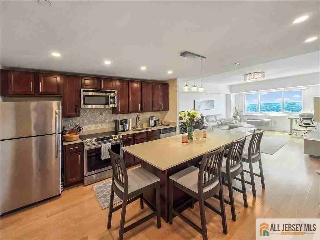 110 Somerset Street #2209 - Photo 3 of 8