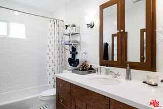 1350 N Stanley Ave - Photo 2 of 7