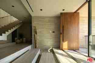 8777 Hollywood Blvd - Photo 1 of 1