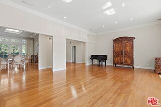 510 Toyopa Dr - Photo 4 of 8