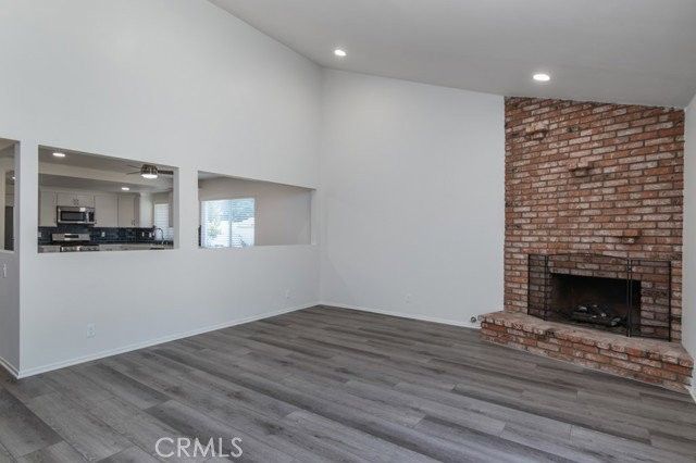 25040 Everett Dr - Photo 2 of 8
