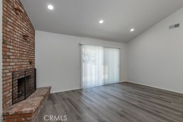 25040 Everett Dr - Photo 3 of 8