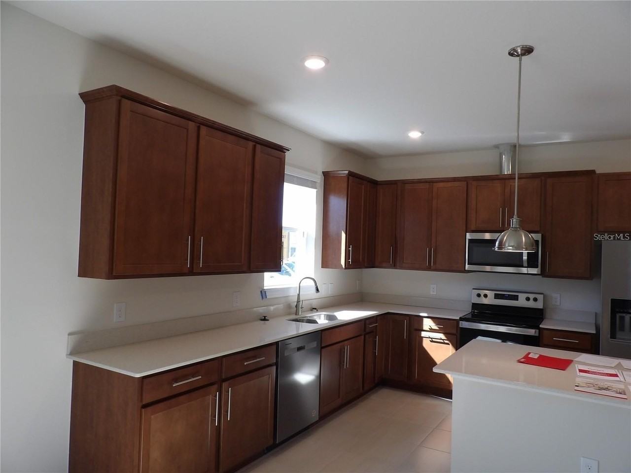 17469 Back Bay Ct - Photo 4 of 44