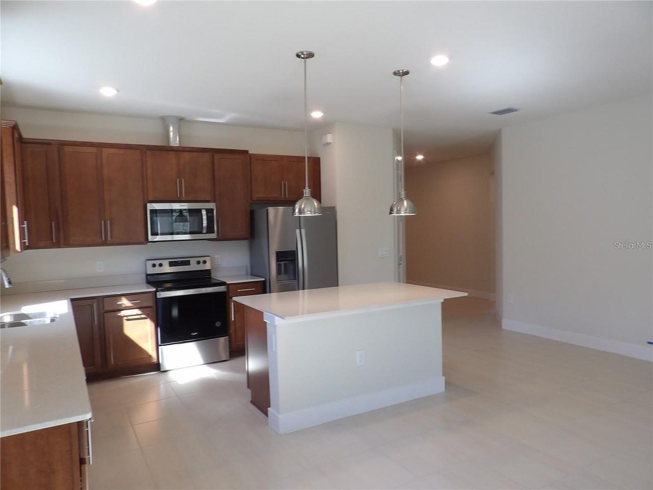 17469 Back Bay Ct - Photo 6 of 44