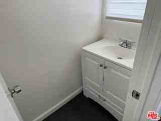 10815 Rose Ave #1 - Photo 4 of 8