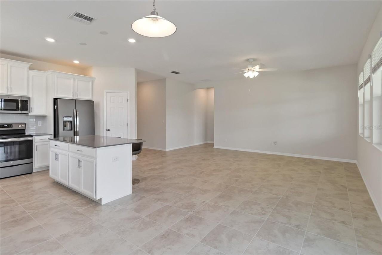 1651 Chatsworth Cir - Photo 7 of 37