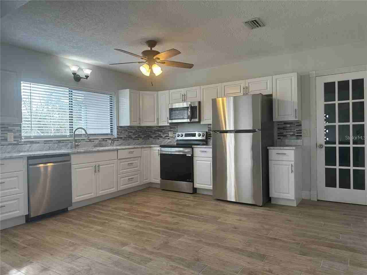 1790 Santa Barbara Dr - Photo 4 of 21