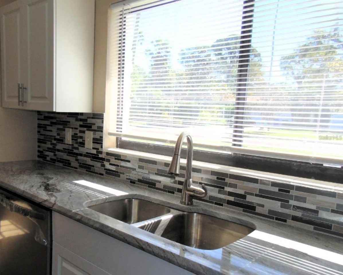 1790 Santa Barbara Dr - Photo 5 of 21