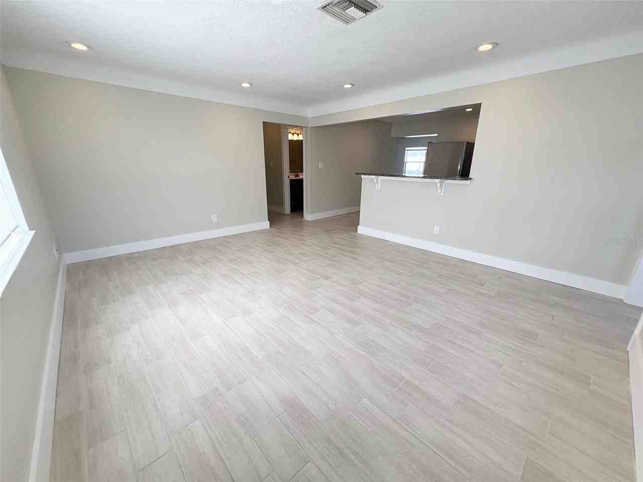 736 86th Ave N - Photo 3 of 30