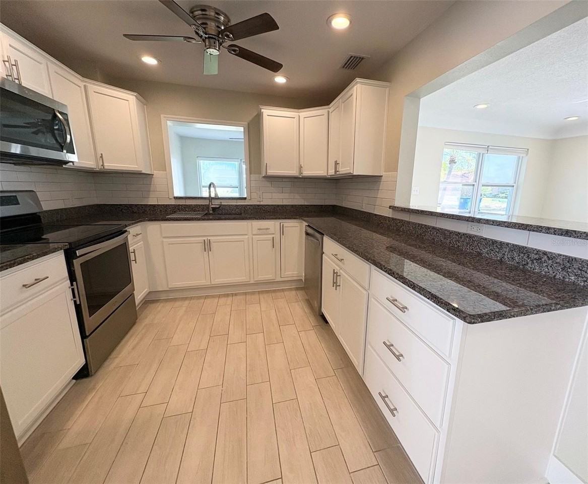 736 86th Ave N - Photo 6 of 30