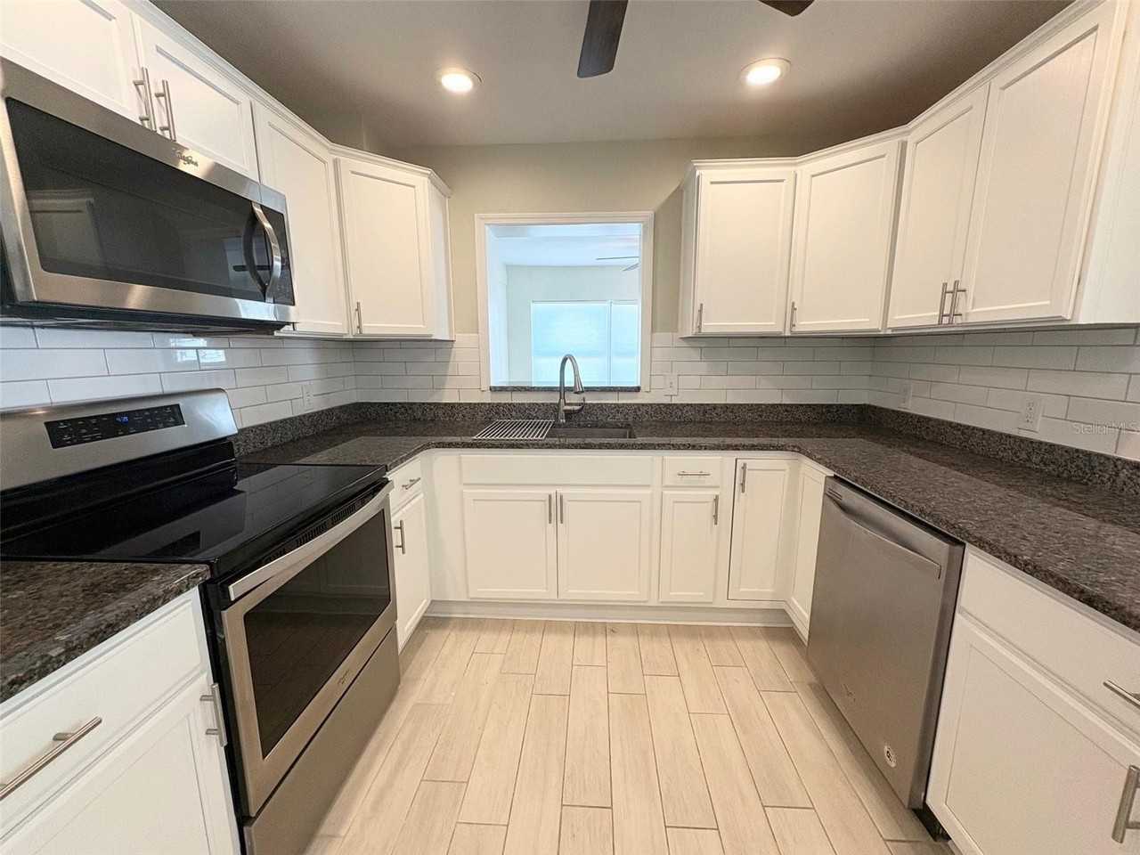 736 86th Ave N - Photo 7 of 30