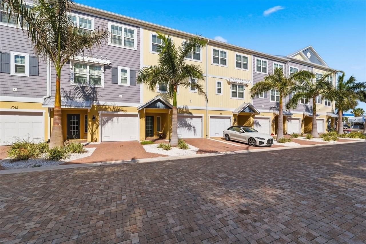 2516 Coral Ct - Photo 5 of 50