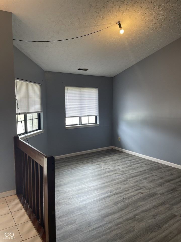 6268 Glenshire Ln - Photo 3 of 14