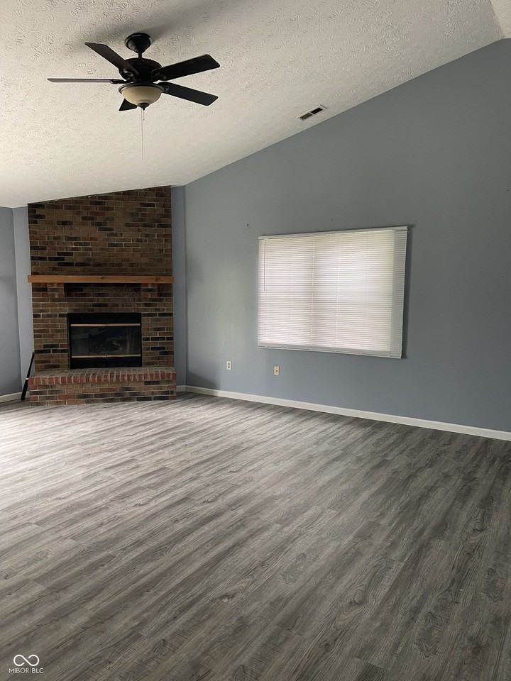 6268 Glenshire Ln - Photo 4 of 14