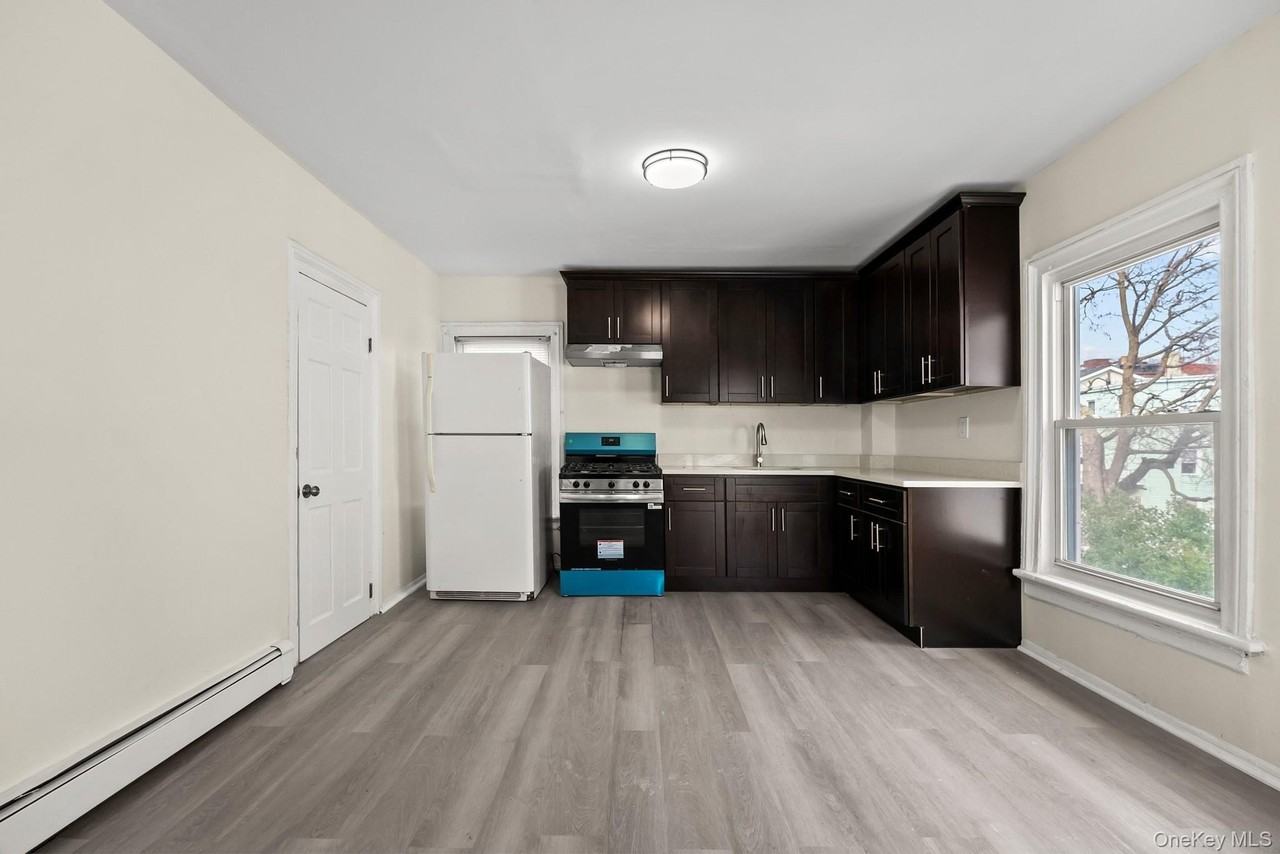 11 Lafayette Pl #2 - Photo 2 of 9