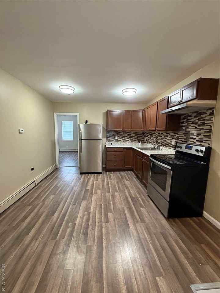 79 Brook St - Photo 3 of 11