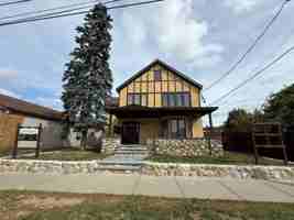 featured image of 504 Broadway