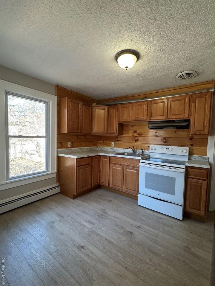 440 N Main St - Photo 2 of 19