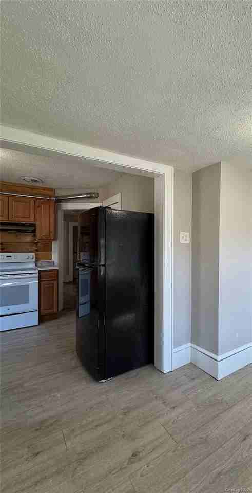 440 N Main St - Photo 3 of 19