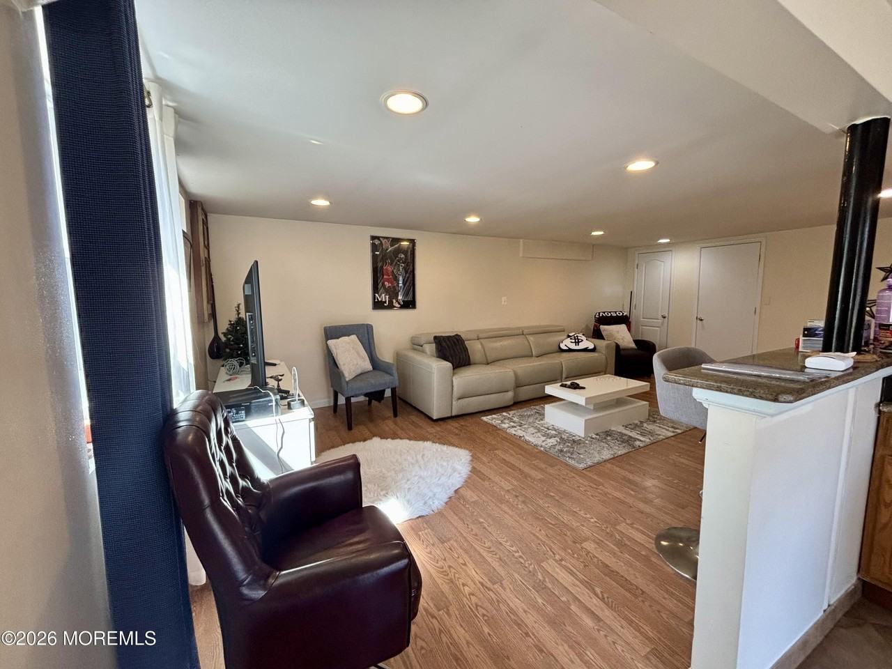 32 Whitney Dr - Photo 2 of 13