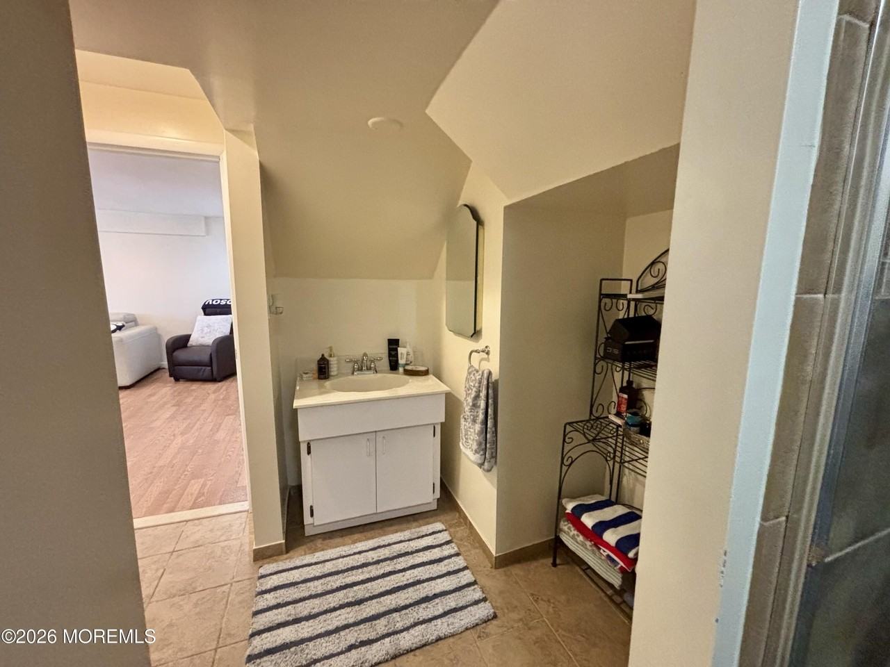 32 Whitney Dr - Photo 7 of 13