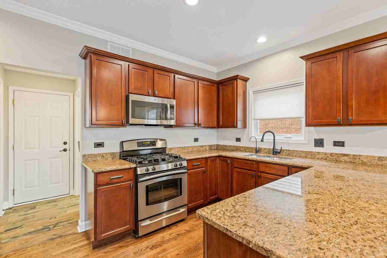 1432 E Katie Ln - Photo 6 of 43