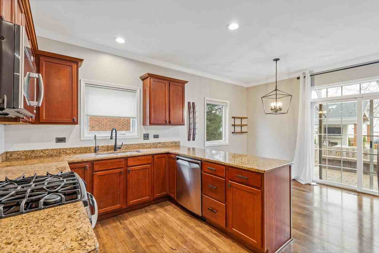 1432 E Katie Ln - Photo 7 of 43