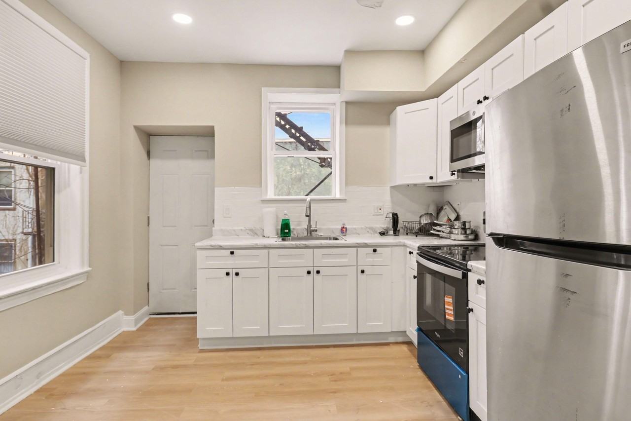 Chester Ave - Photo 3 of 14