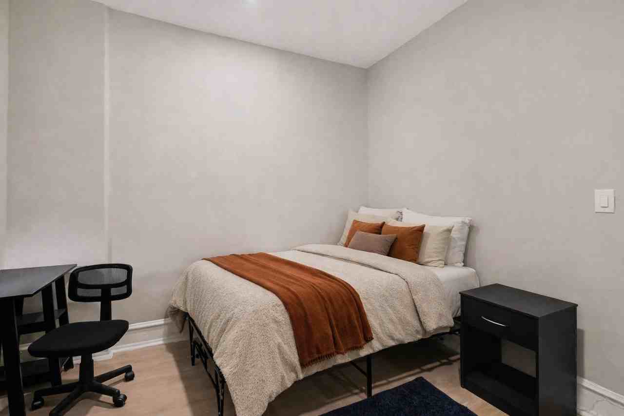 Chester Ave - Photo 6 of 14