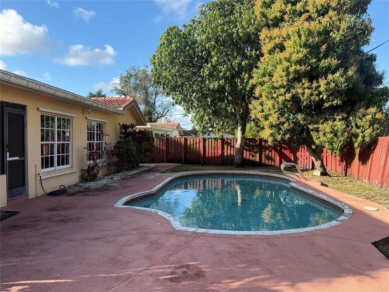 3790 Nw 78th Ter - Photo 2 of 10