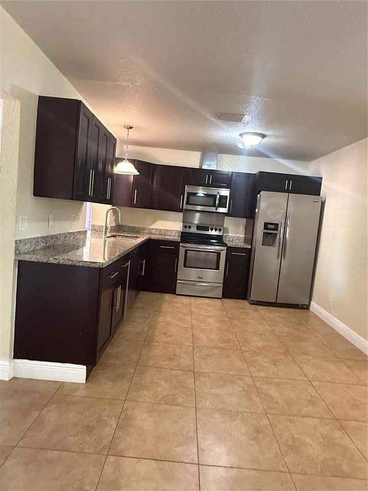 3790 Nw 78th Ter - Photo 6 of 10