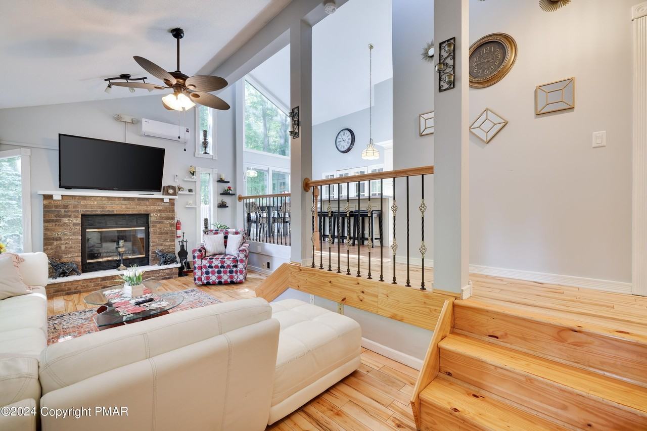 2933 Melody Ln - Photo 2 of 43